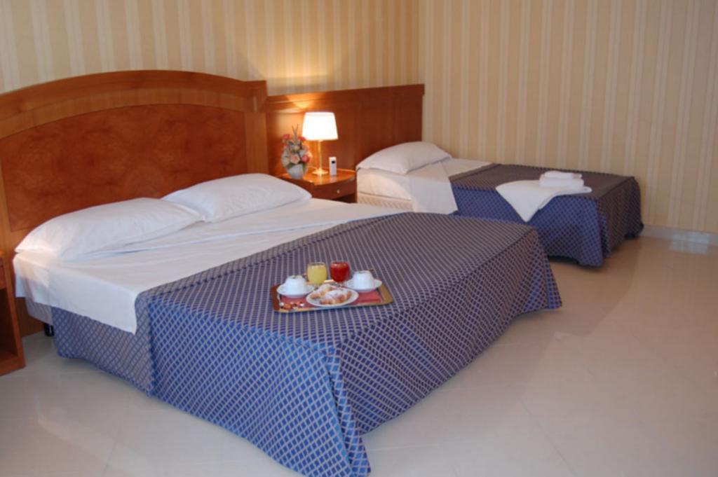 Hotel Joyfull Napoli Værelse billede