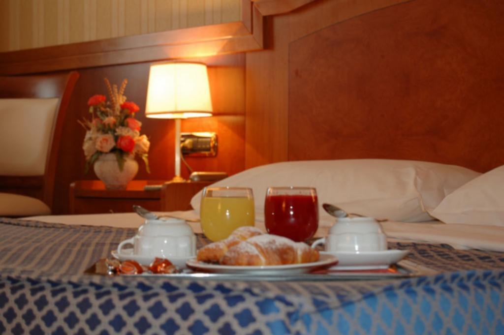 Hotel Joyfull Napoli Værelse billede